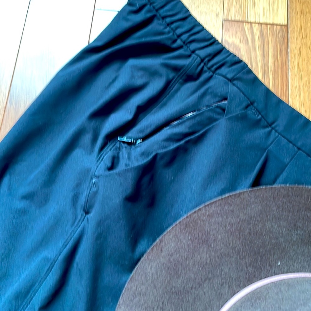 Lululemon women’s trouser pants, black size 6 - Picture 2 of 4